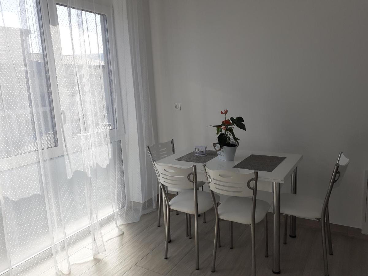 Sara Apartman Livezeni  Exterior foto