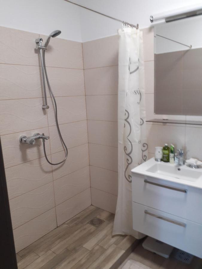 Sara Apartman Livezeni  Exterior foto